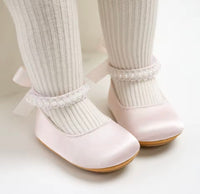 Pearls crib shoes