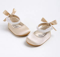 Pearls crib shoes