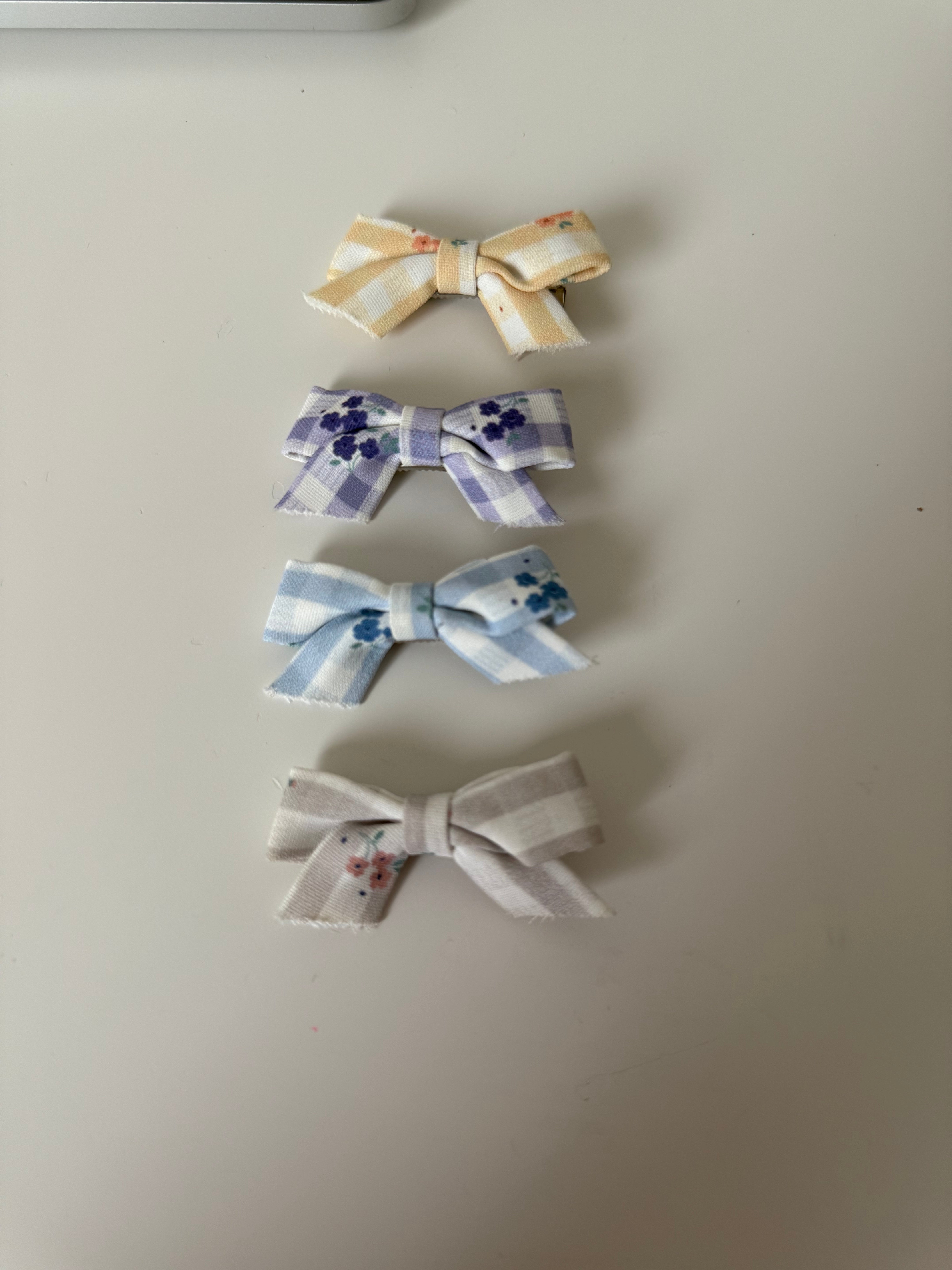 Set of 4 clips