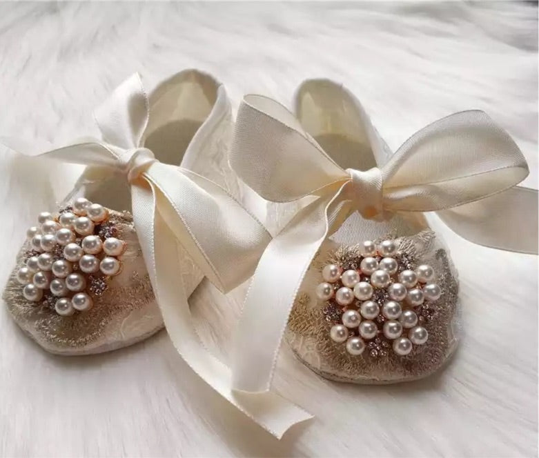 Pearls crib shoes